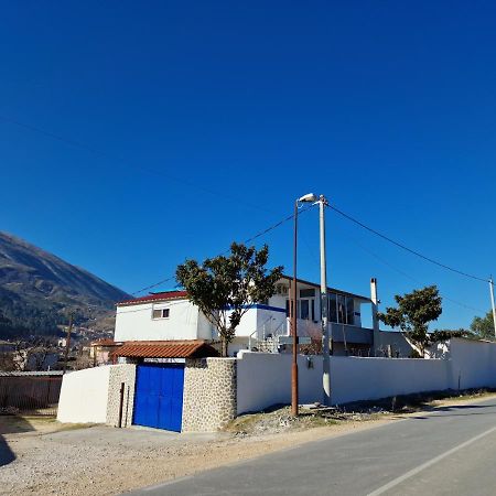Guest House Krishen Përmet エクステリア 写真