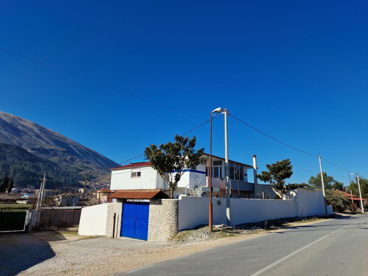 Guest House Krishen Përmet エクステリア 写真