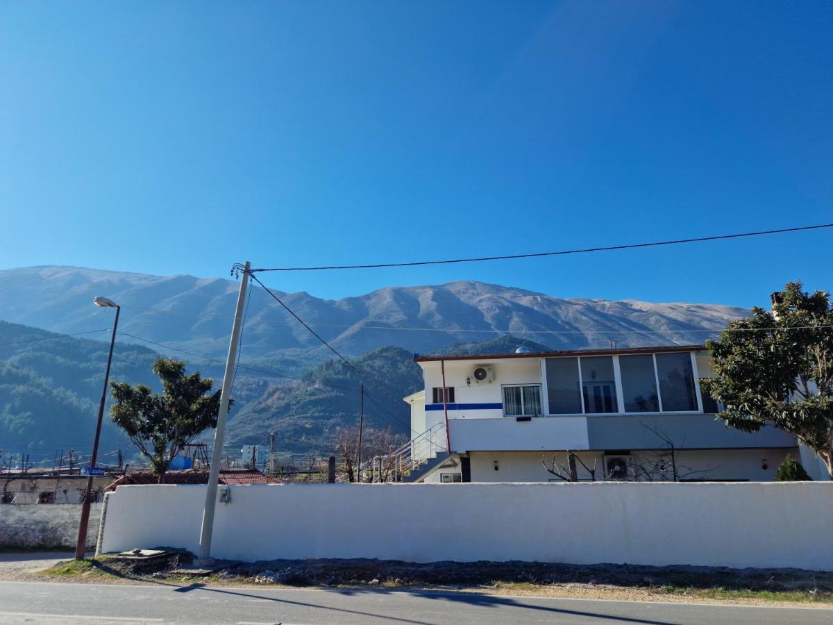 Guest House Krishen Përmet エクステリア 写真