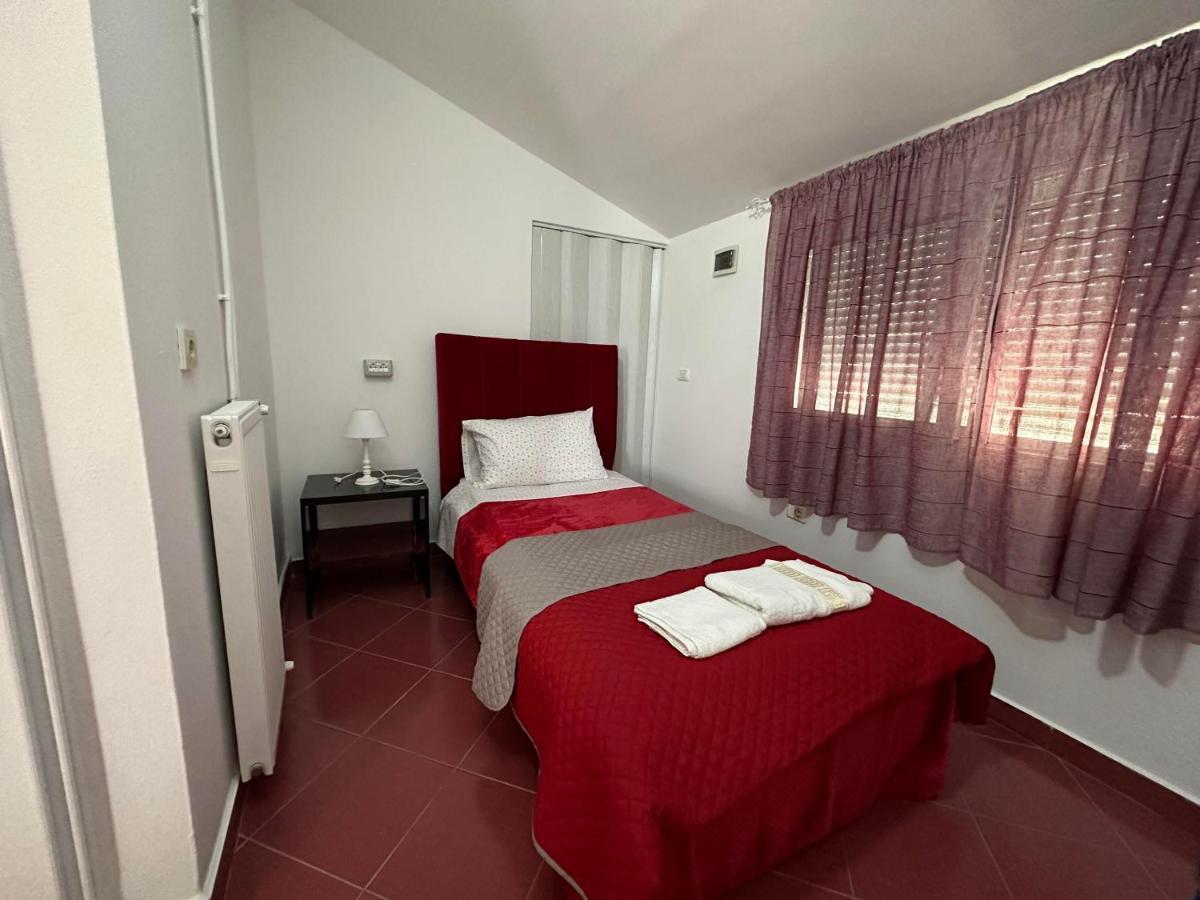 Guest House Krishen Përmet エクステリア 写真