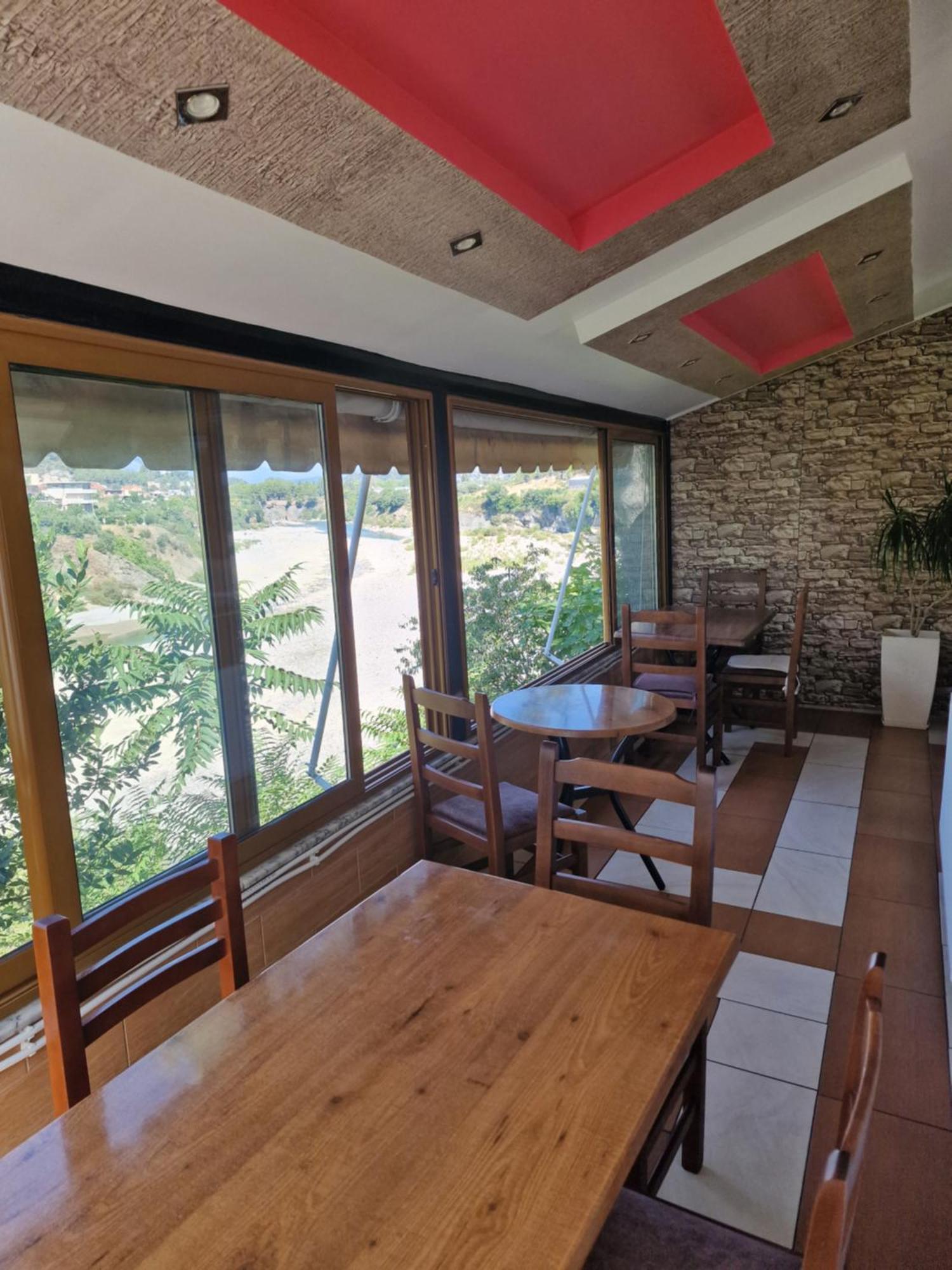 Guest House Krishen Përmet エクステリア 写真